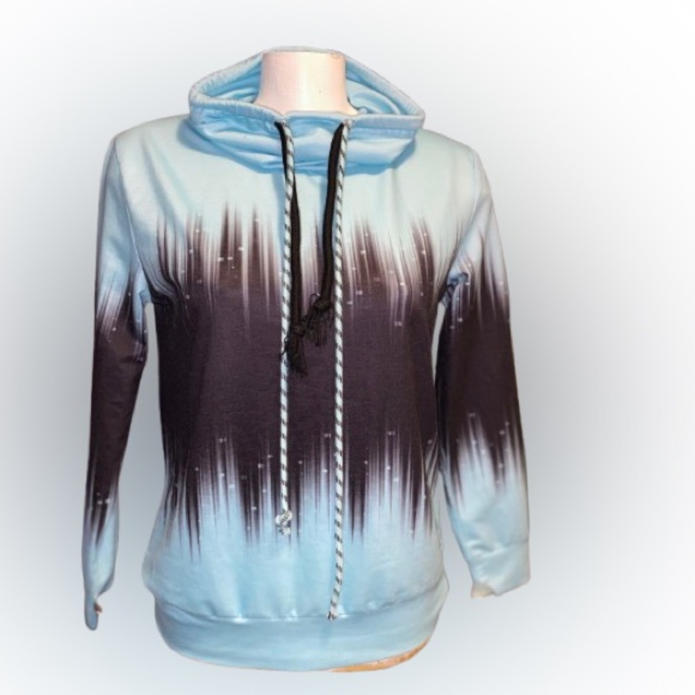 💙 Gradient Blue and Black Sweater. Size M